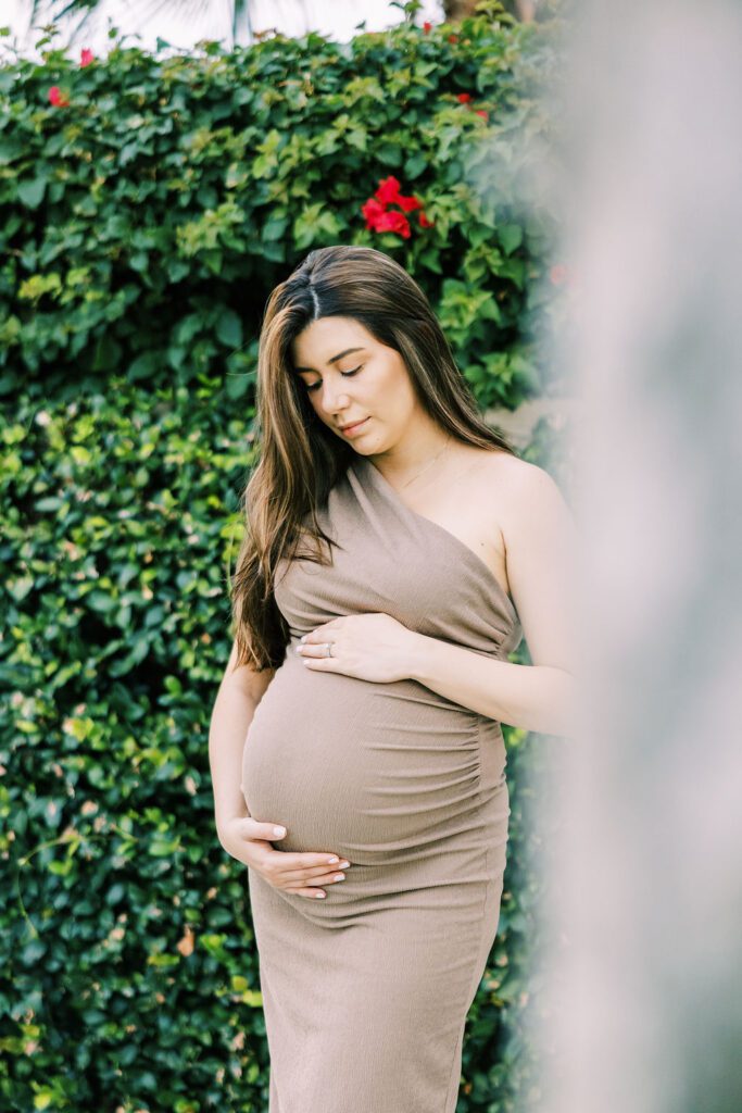 Pregnant women holding belly