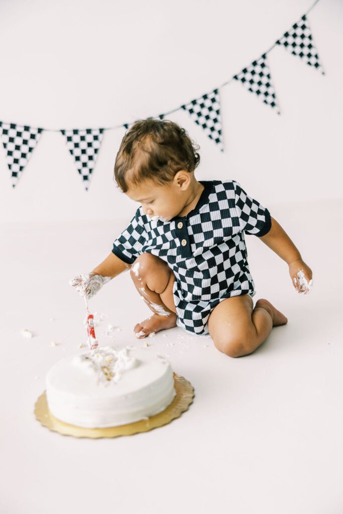 Baby smashing cake 